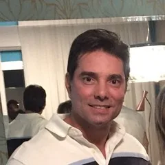 Charles Oliveira, m&eacute;dico-veterin&aacute;rio